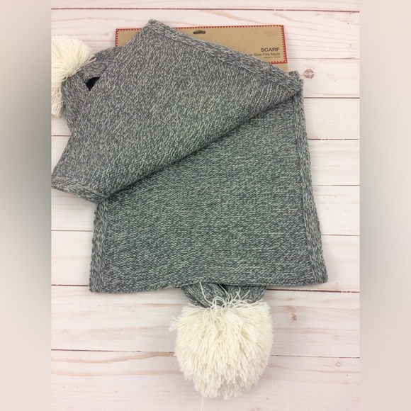 ED Ellen DeGeneres Bear Pom Scarf Grey - Picture 5 of 7